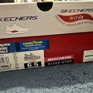 Skechers